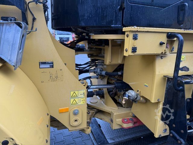 Utovarivač na točkovima CATERPILLAR 950M Radlader *Waage *19,2 Tonnen *13.384