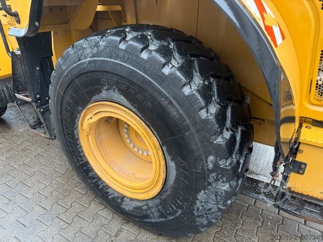 Utovarivač na točkovima CATERPILLAR 950M Radlader *Waage *19,2 Tonnen *13.384