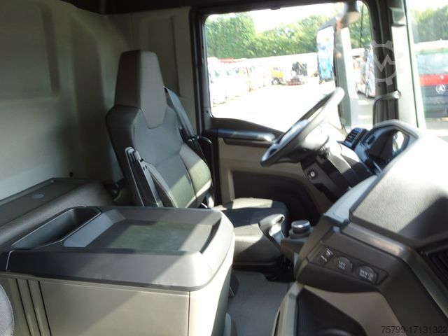 รถบรรทุกขนถ่ายตู้คอนเทนเนอร์แบบตะขอ (roll-off) MAN MAN 26.520 TGS HYVA Abroller 6x2 NEU