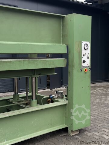 SIMI 300x130 厘米多层搁板式压机 SIMI