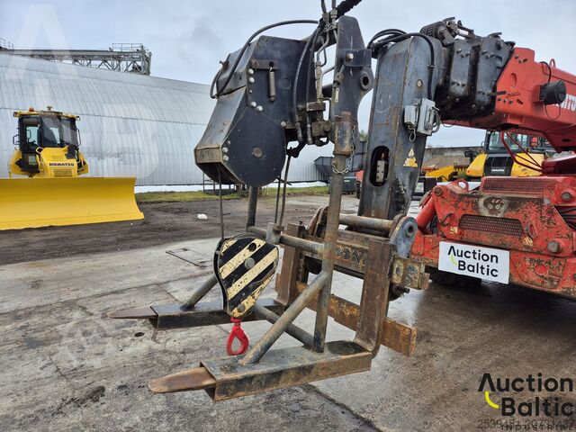 Teleskopski viličar Manitou MRT 1742