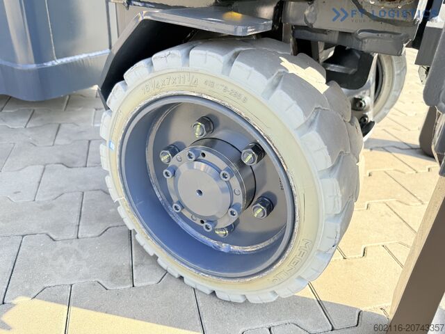 вузькопрохідний навантажувач Combilift AISLE MASTER TRIPLEX 8500 FREE LIFT TOP1