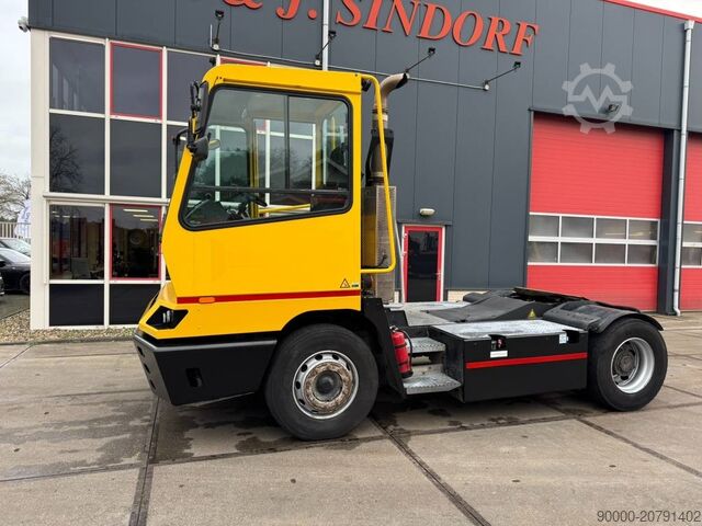 Terminál traktor Terberg YT 182