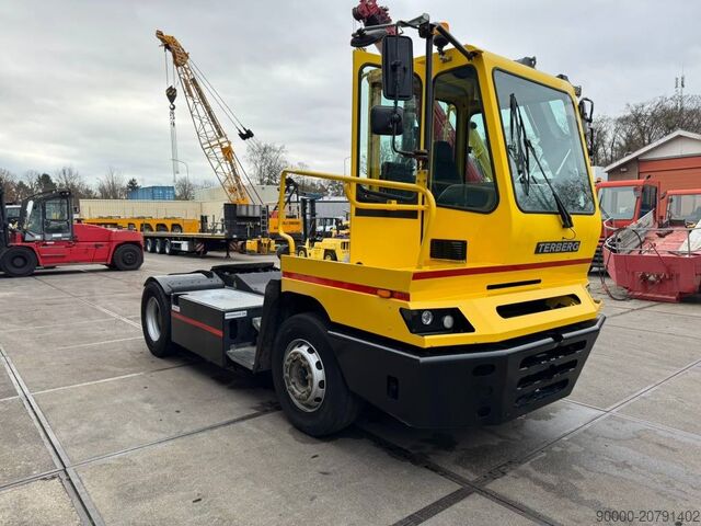 Terminál traktor Terberg YT 182