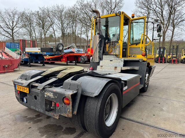 Terminál traktor Terberg YT 182