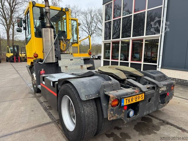 Terminál traktor Terberg YT 182