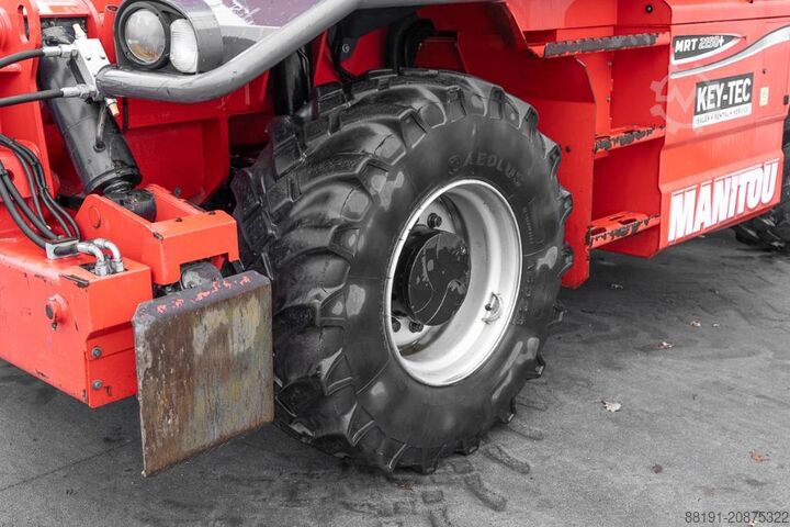 Máy xúc nâng kiểu ống lồng Manitou MRT 2150 Plus Privilege