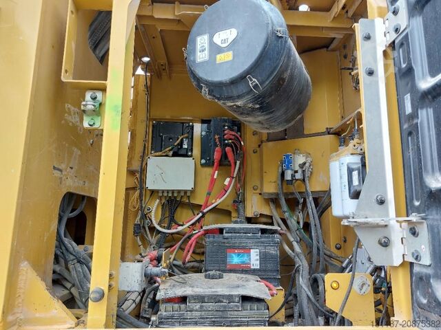 Máy xúc bánh xích CAT 352 FL XE MHD (17m demoliton)