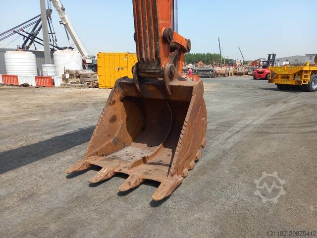 Paletli ekskavatör Hitachi ZX470-5G (Abu Dhabi)