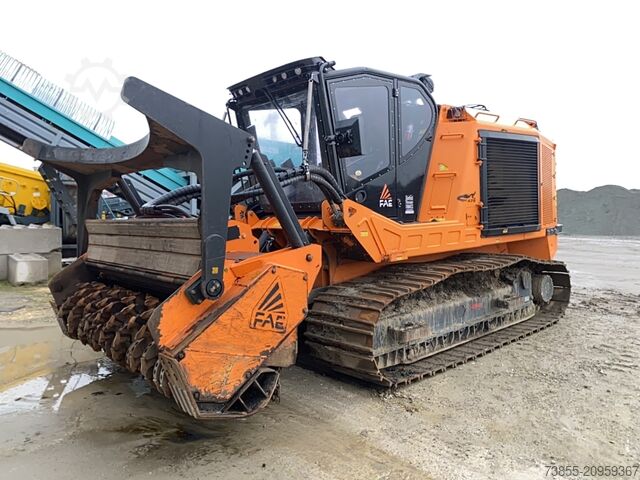 Cippatura del legno FAE PT475 Forestry Mower / Tracked Carrier with Mulcher