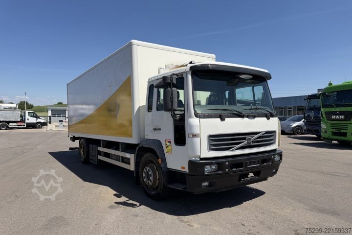 Camión caja Volvo FL6H-250 4x2 Koffer/HB / Swiss-Vehicle