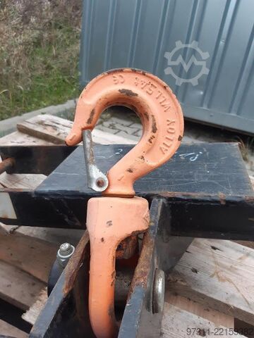 การขนถ่ายเครื่อง JLG FORK MOUNTED HOOK 4T 2700118