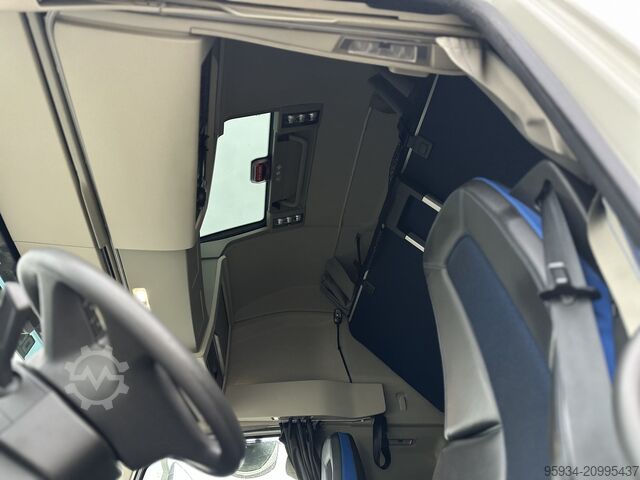 đầu kéo tiêu chuẩn Volvo FH 500