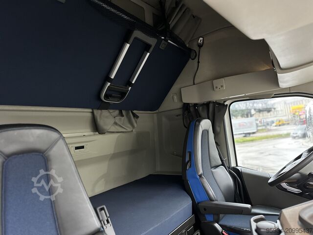 đầu kéo tiêu chuẩn Volvo FH 500