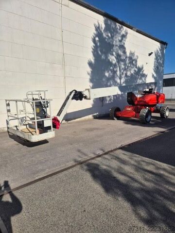 Zglobna teleskopska radna platforma JLG M600JP