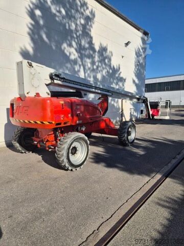 Zglobna teleskopska radna platforma JLG M600JP