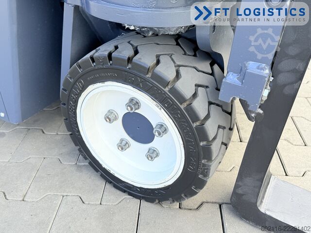 Fyrvägstruck Combilift CB2500 GAS TRIPLEX 4900 FORK POSITIONER