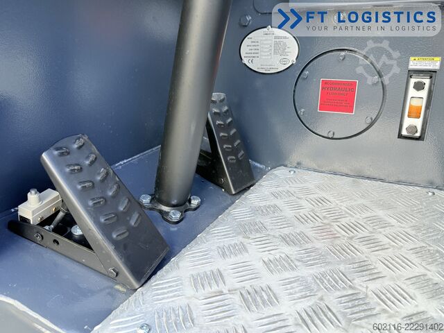Fyrvägstruck Combilift CB2500 GAS TRIPLEX 4900 FORK POSITIONER