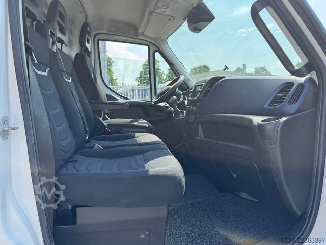 Furgão de painéis Iveco Daily 50C18 Hi-matic