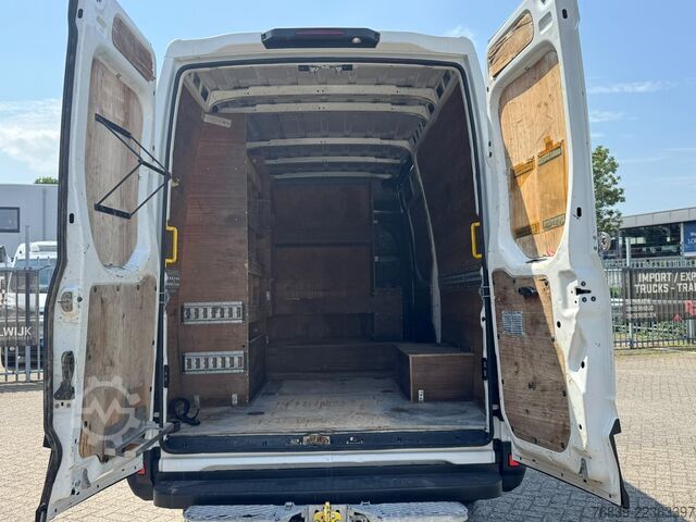 Furgão de painéis Iveco Daily 50C18 Hi-matic