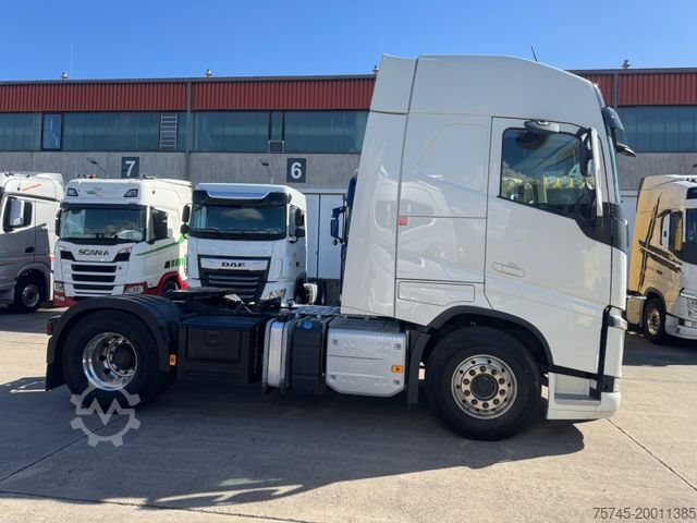 Bīstamo materiālu kravas automašīna VOLVO FH 500 * GLOBEBETROTTER * ADR*KIPPHYD*STANDKLIMA