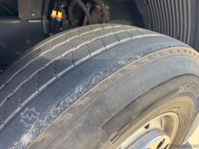 Bīstamo materiālu kravas automašīna VOLVO FH 500 * GLOBEBETROTTER * ADR*KIPPHYD*STANDKLIMA