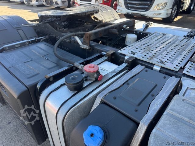 Bīstamo materiālu kravas automašīna VOLVO FH 500 * GLOBEBETROTTER * ADR*KIPPHYD*STANDKLIMA