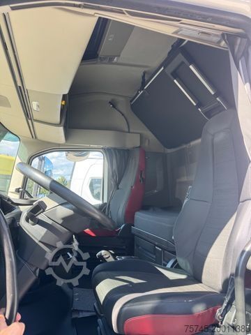 Bīstamo materiālu kravas automašīna VOLVO FH 500 * GLOBEBETROTTER * ADR*KIPPHYD*STANDKLIMA