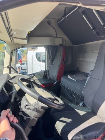 Bīstamo materiālu kravas automašīna VOLVO FH 500 * GLOBEBETROTTER * ADR*KIPPHYD*STANDKLIMA