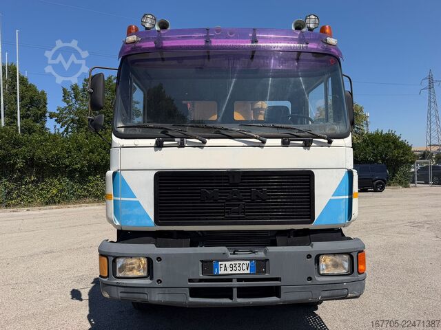 Concrete pump truck MAN 33 362 DF