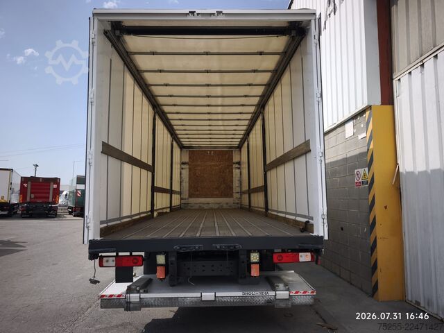 Camión plataforma con toldo RENAULT 26.320 D WIDE 6X2 EURO 6