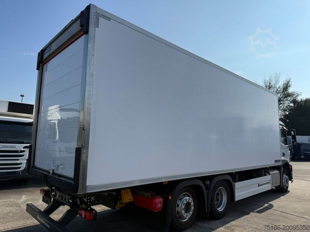 Camión caja MERCEDES-BENZ ANTOS 2527 L ISOLIER-Koffer LAMBERET 8,25 m