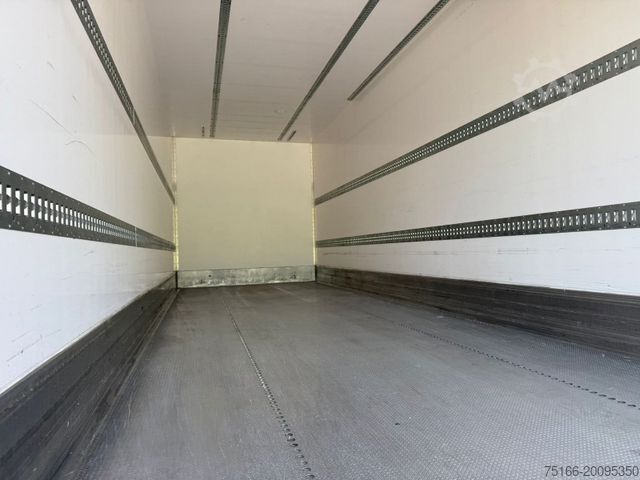 Camión caja MERCEDES-BENZ ANTOS 2527 L ISOLIER-Koffer LAMBERET 8,25 m
