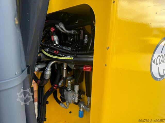 čtyřcestný vysokozdvižný vozík Combilift C2500 EST /Only 1451 hours/ Battery 81%