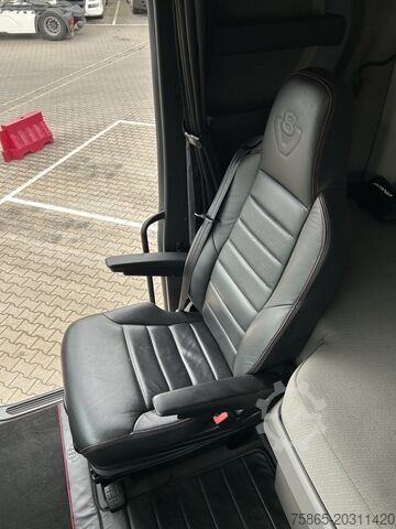 Standard-SZM Scania S 520 V8 Highline / Retarder / 920 dkm / 2 Tank...