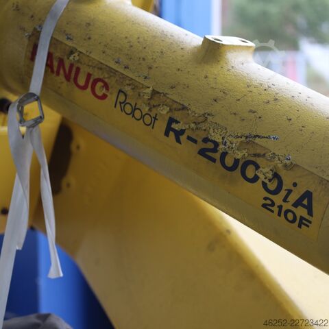 Robot przemysłowy FANUC R-2000iA/210F mit R-J3iB und Bediengerät