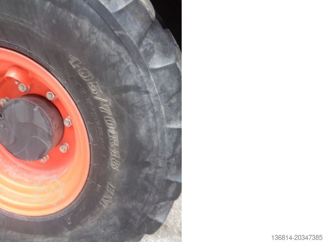 Челен товарач KUBOTA R085 SW + Klappschaufel + Gabeln