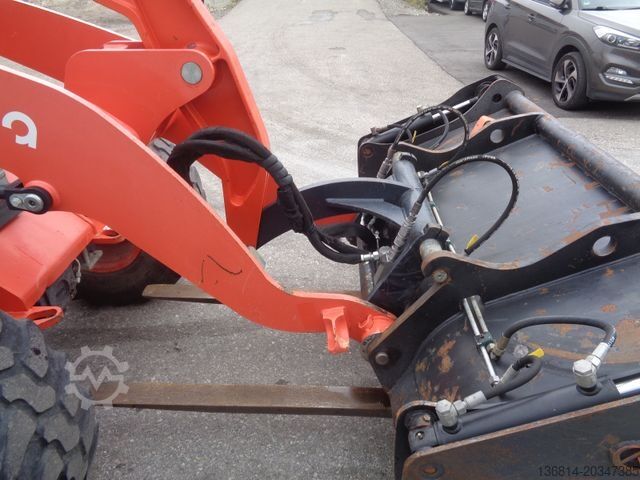 Челен товарач KUBOTA R085 SW + Klappschaufel + Gabeln