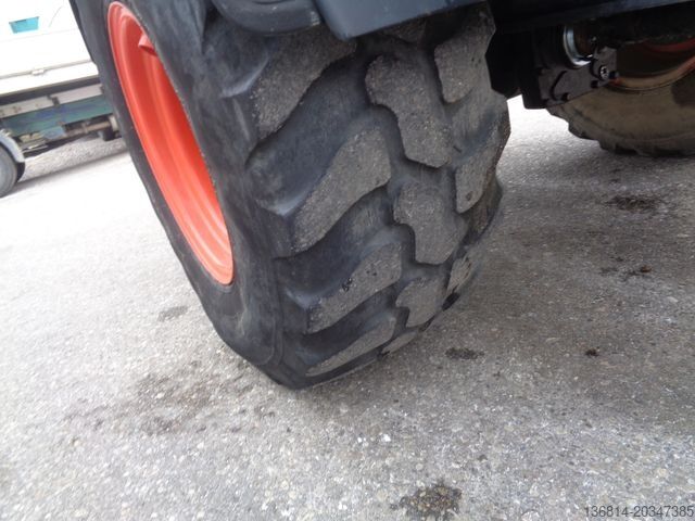 Челен товарач KUBOTA R085 SW + Klappschaufel + Gabeln