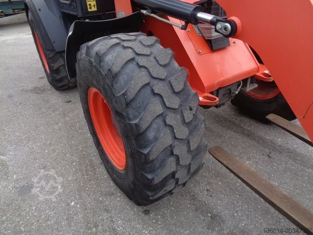 Челен товарач KUBOTA R085 SW + Klappschaufel + Gabeln