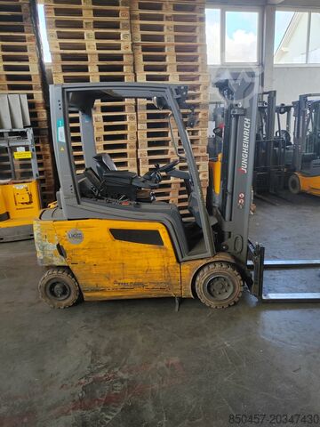Електрически - 4 колела Jungheinrich EFG320 (PACKAGE x 5pc) no battery
