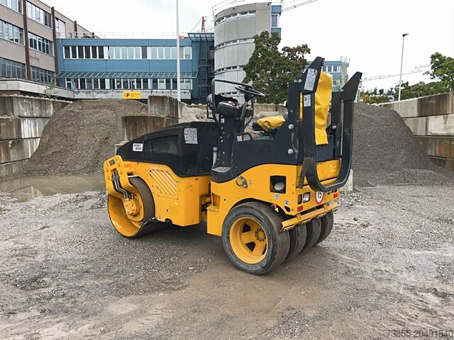 Roller gabungan Bomag BW 125 AC-4