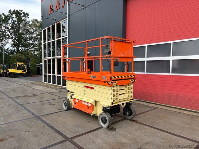  JLG 3246 ES