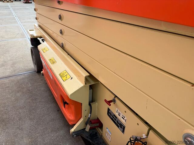  JLG 3246 ES