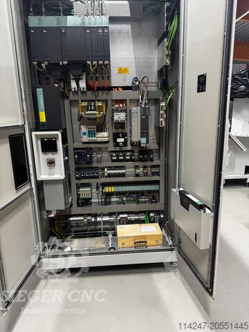 Milling machine Hermle C22U