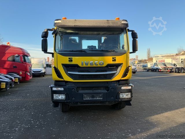 Skip truck IVECO X-WAY 6x4 AD260X42ZOFF  Blattgefedert HYVA