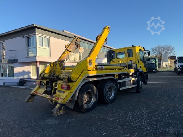 Skip truck IVECO X-WAY 6x4 AD260X42ZOFF  Blattgefedert HYVA