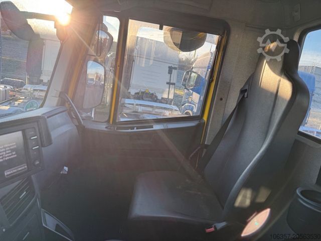 Skip truck IVECO X-WAY 6x4 AD260X42ZOFF  Blattgefedert HYVA