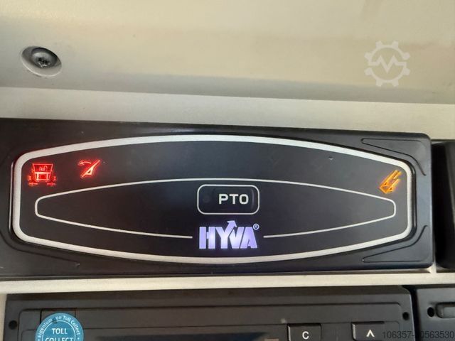 Skip truck IVECO X-WAY 6x4 AD260X42ZOFF  Blattgefedert HYVA