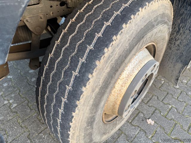 Skip truck IVECO X-WAY 6x4 AD260X42ZOFF  Blattgefedert HYVA